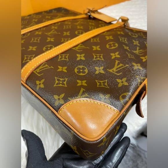 ❌SOLD❌ 🌸PORTE DOCUMENTS VOYAGE HANDBAG  MONOGRAM - Picture 12 of 16
